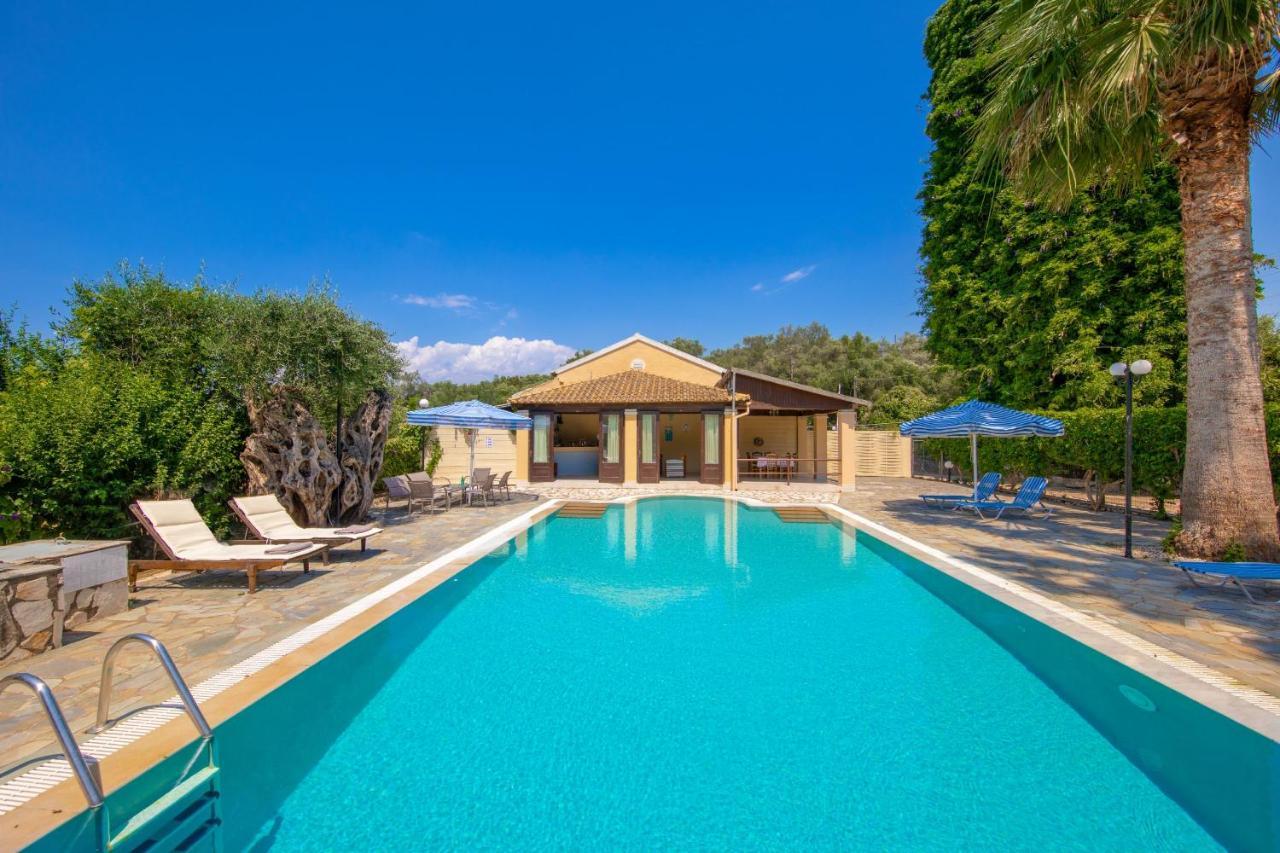 Villa Lianolia Peritheia Екстер'єр фото